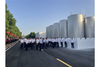 5月13日,各級領(lǐng)導(dǎo)親臨碧潭酒生產(chǎn)基地